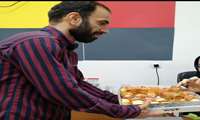 توزیع شیرینی وایجاد سرور و شادمانی بین کارکنان و مراجعین معاونت درمان